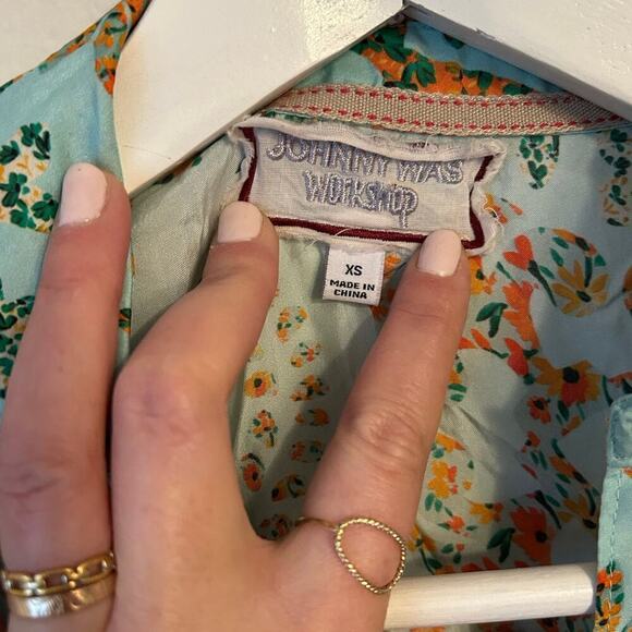 Johnny Was 100% Washable Silk Corbetta Smocked Boho Shirt Blouse - XS - Picture 4 of 6